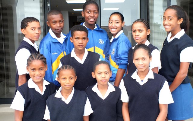 Gansbaai PrimÃªr se atletiekpresteerders, met voor vlnr Shanique Baardman, Vasti Pietersen, Shane Gouws en Shamonique Malgas. Agter vlnr Owen Sauls, German Lewis, Heinrich Minnies, Verginey Fortuin, Nikita Salo, Lee-Anne May en Allison Tobias. Hulle het almal aan Suid-Boland Atletiek in Grabouw deelgeneem, met German Lewis, Allison Tobias en Owen Sauls wat daarna aan Boland Atletiek in die Paarl deelgeneem het en nou wag Coetzenburg op hulle.